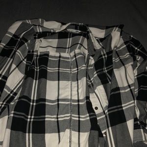CUTE OVERSIZED FLANNEL ✨ WORN A FEW TIMES